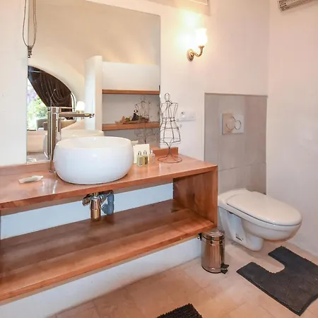 Stunning In With Private Swimming Pool, Be Inside Or Outside Holiday home Sabran