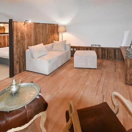 בית נופש Stunning In With Heated Swimming Pool Sabran
