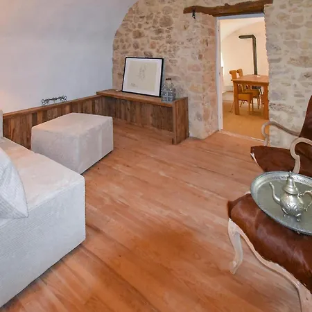 Stunning In With Private Swimming Pool, Be Inside Or Outside Holiday home